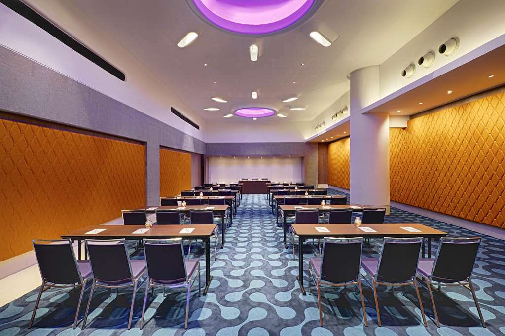 Avasa Hotel Hyderabad Restaurant foto